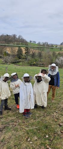 Ende März fanden die Projekttage zum Thema Handwerk im Odenwald statt. Die Kinder konnten sich vorab ein Projekt auswählen. Es gab folgende Projekte: Imkerei, Holz, vom Schaf zur Wolle, vom Korn zum Brot und Buchbinderei.
