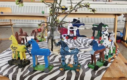 Ende März fanden die Projekttage zum Thema Handwerk im Odenwald statt. Die Kinder konnten sich vorab ein Projekt auswählen. Es gab folgende Projekte: Imkerei, Holz, vom Schaf zur Wolle, vom Korn zum Brot und Buchbinderei.